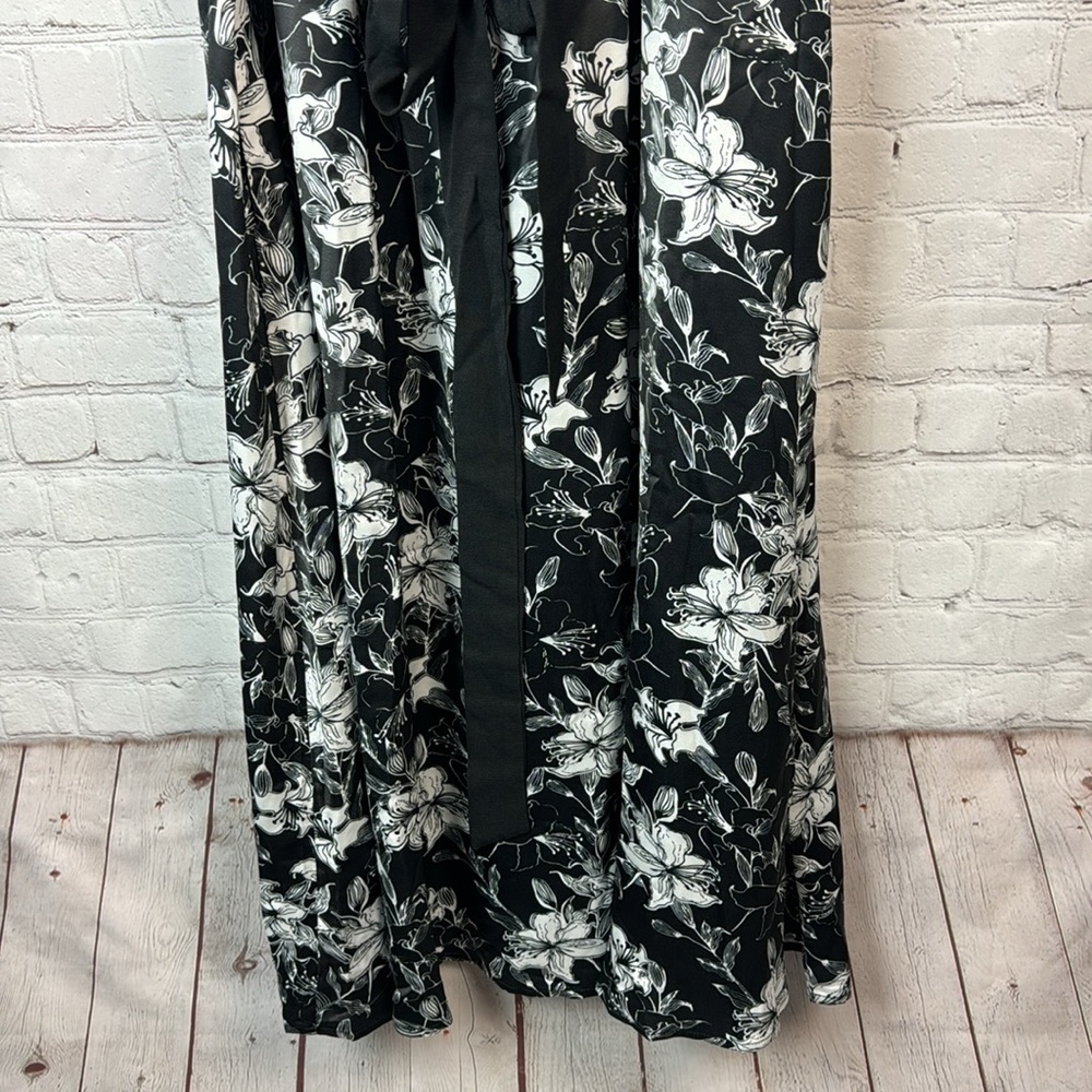 BloomChic Black & White Floral Surplice Neck Pocket Dress Sz 12 Large - Picture 5 of 6